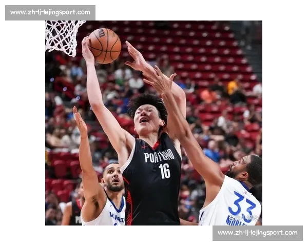 杨瀚森开拓者首日：拥抱阿夫迪亚，笑谈汉堡，16 号球衣开启新章