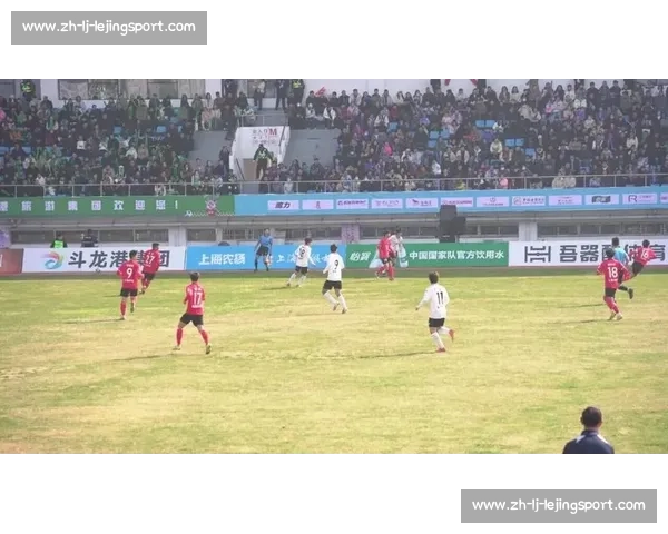 盐城奥体助威声浪掀翻穹顶 女球迷激情呐喊到腿抽筋 盐城奥体助威声浪掀翻穹顶 女球迷激情呐喊到腿抽筋